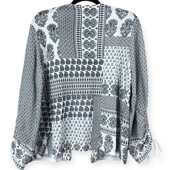 Chicos Black And White Printed Ruched-Sleeve Cardigan 2 Large Womens Lightweight - Picture 4 of 12